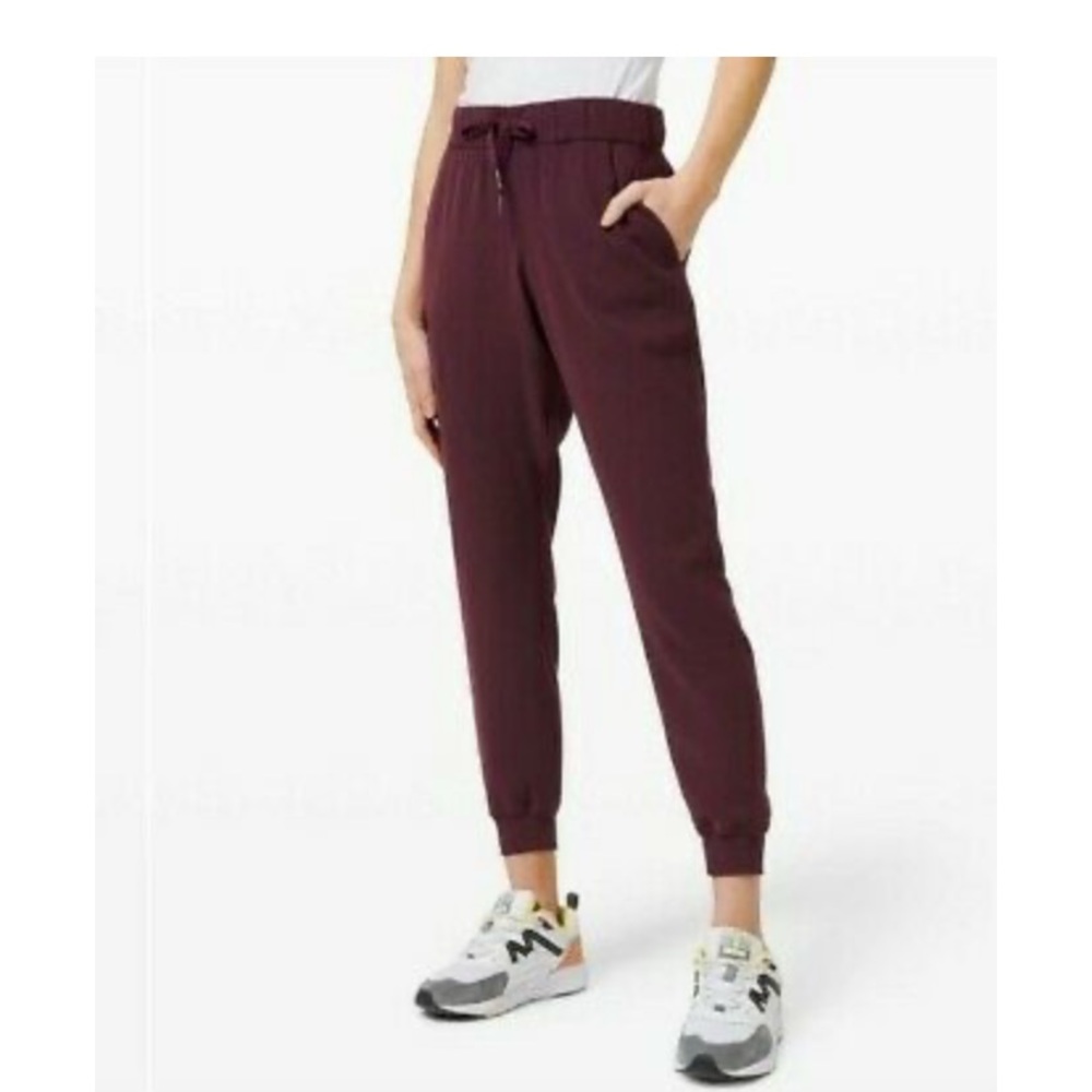 Lululemon On the Fly joggers